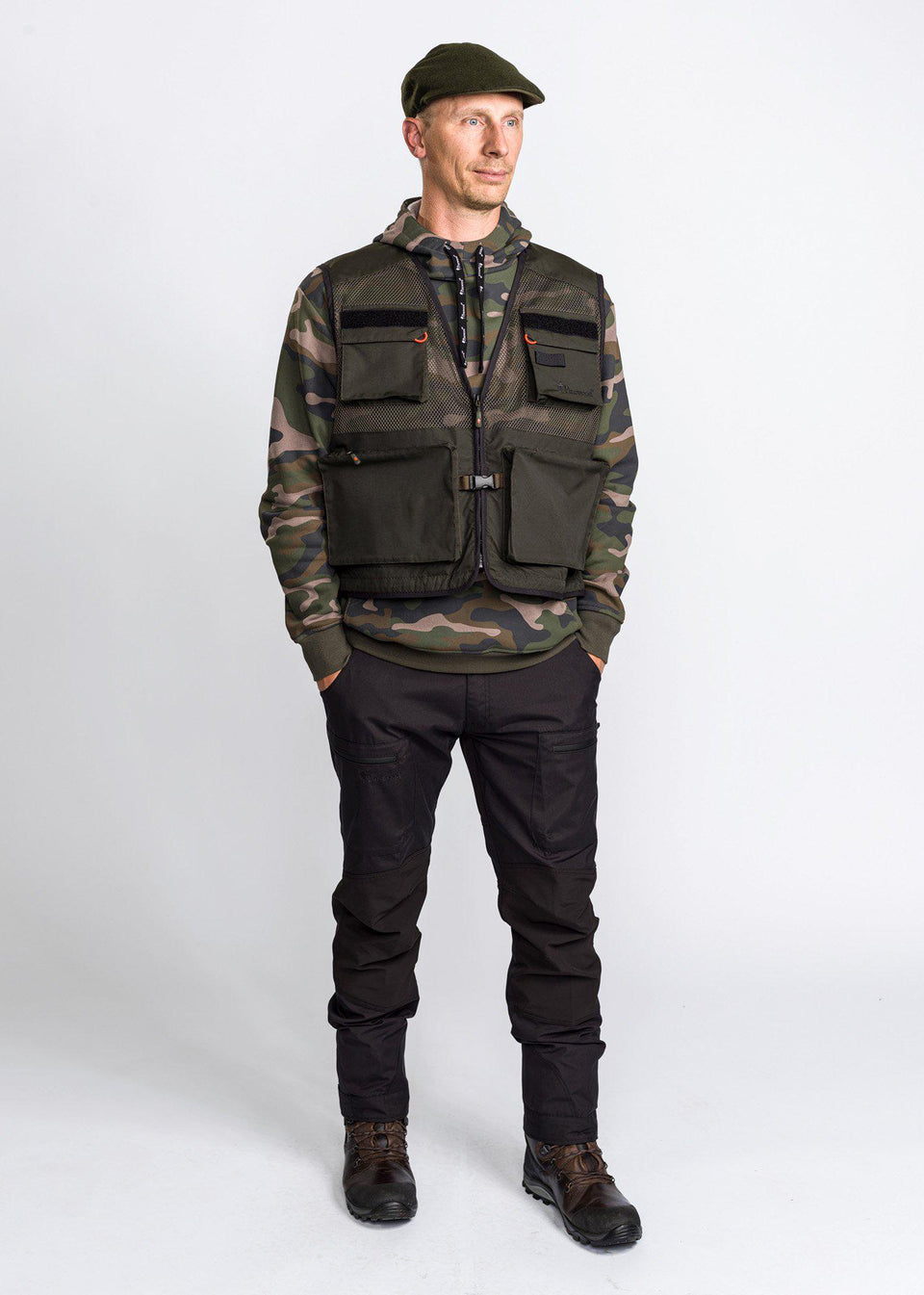 5059-103-60_Pinewood-Vest-Active-Fishing_Dark-Green