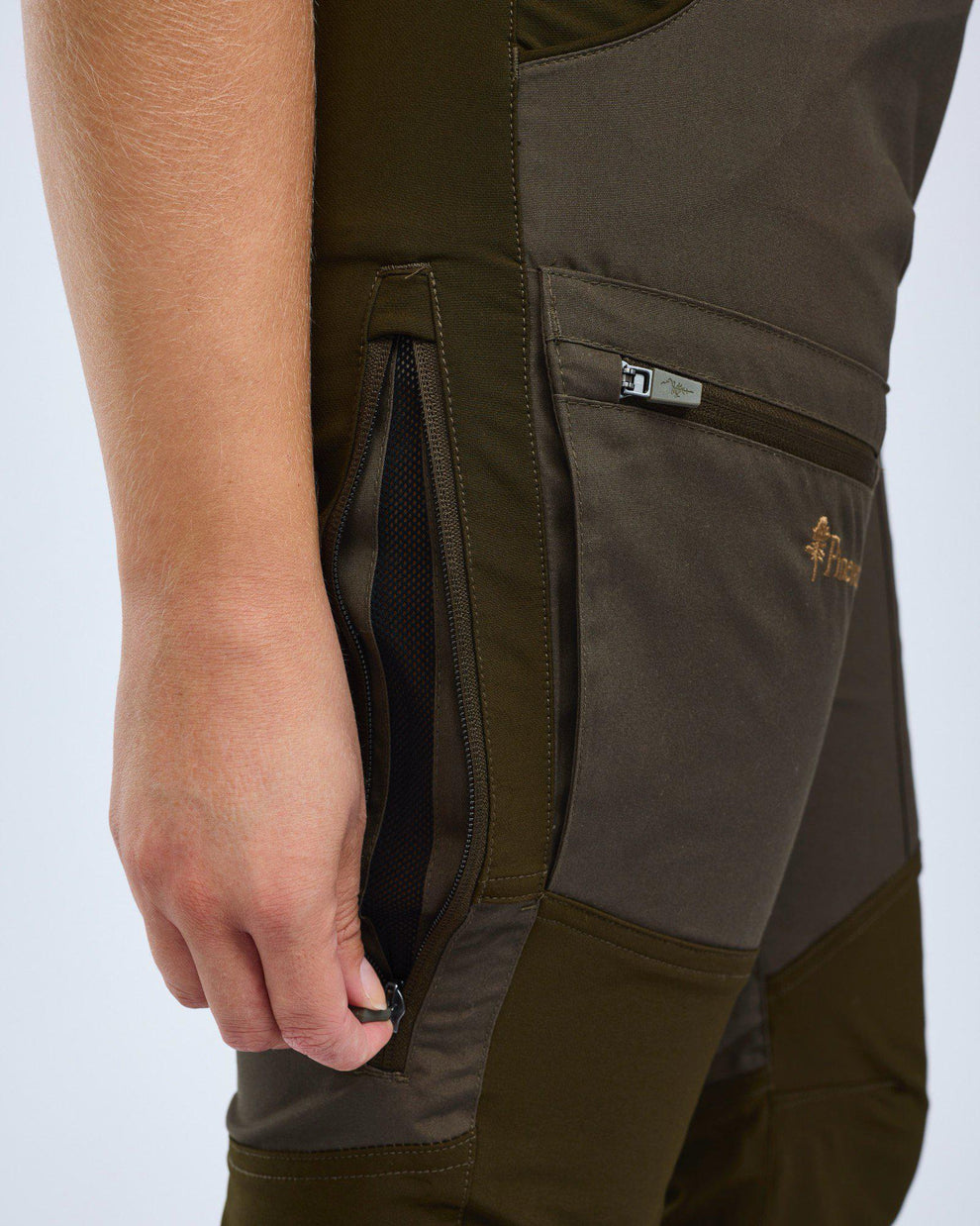 3085-128-22_Pinewood