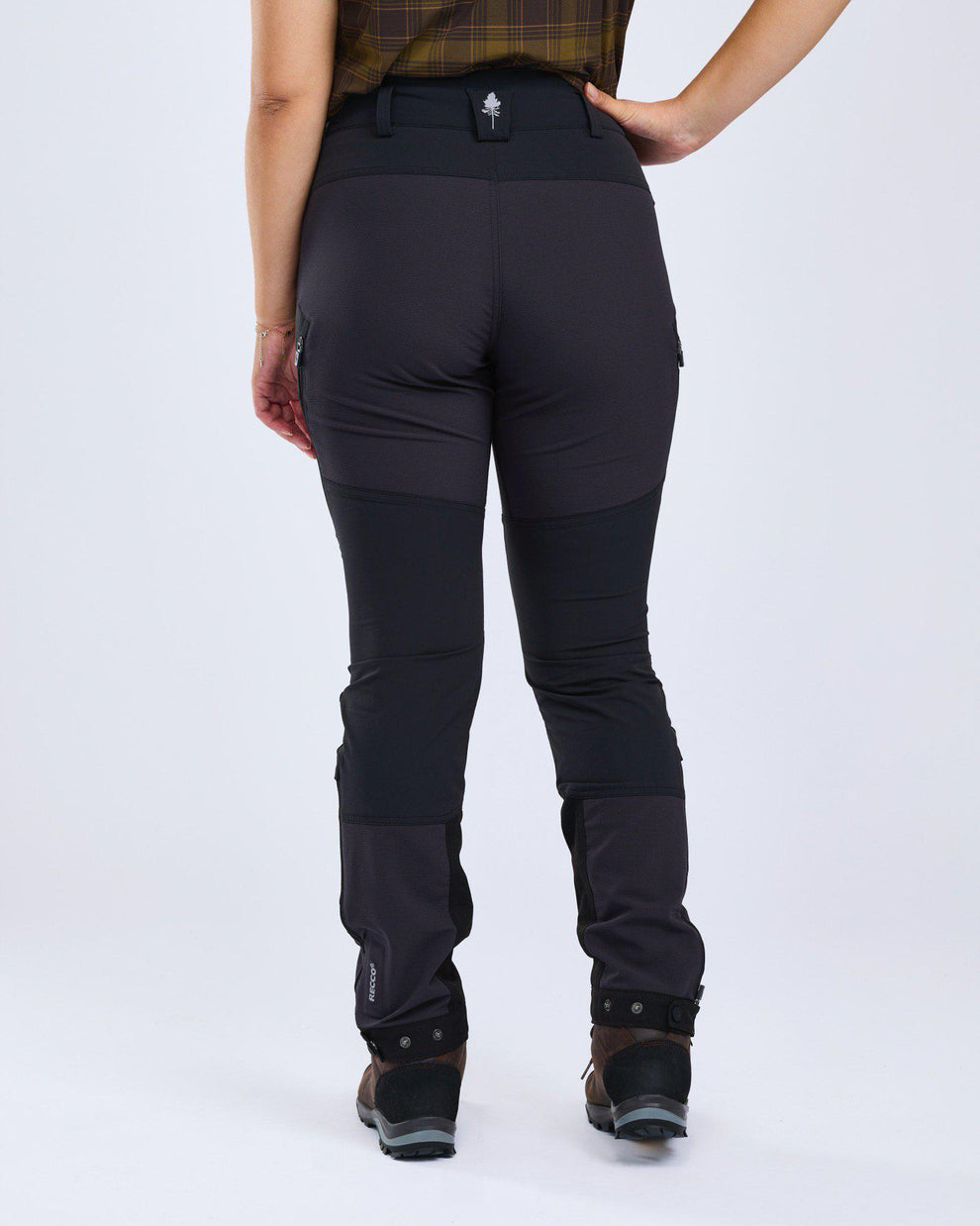 3208-400-66_Pinewood