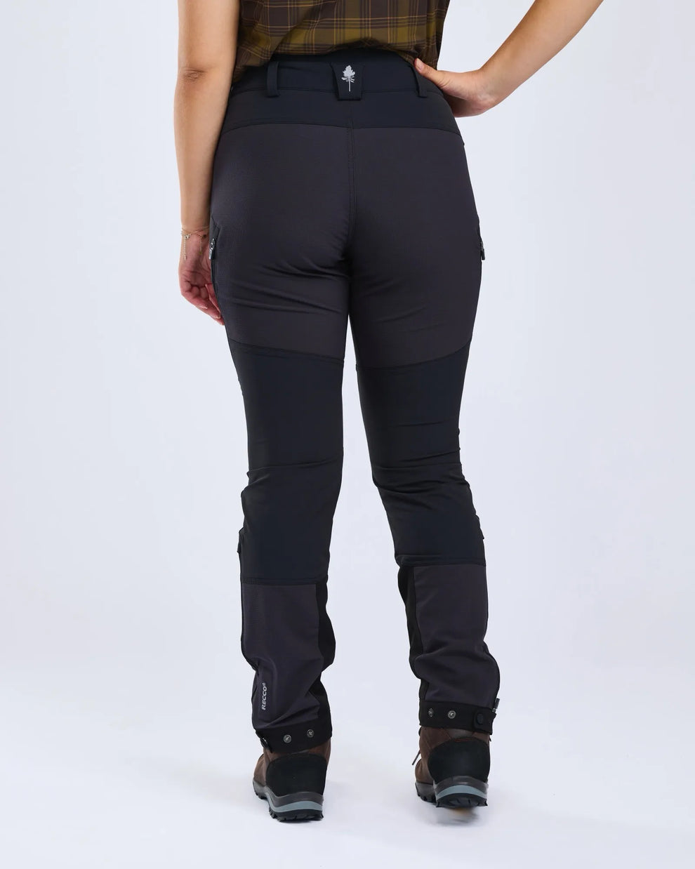 3208-400-66_Pinewood