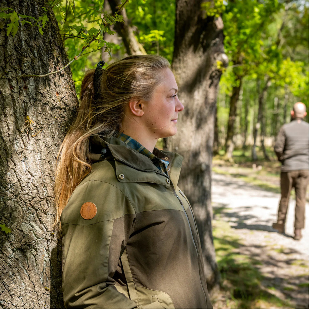 3300-723-40_Pinewood-Womens-Jacket-Finnveden-Hybrid-Extreme_Dark-Olive-Hunting-Olive