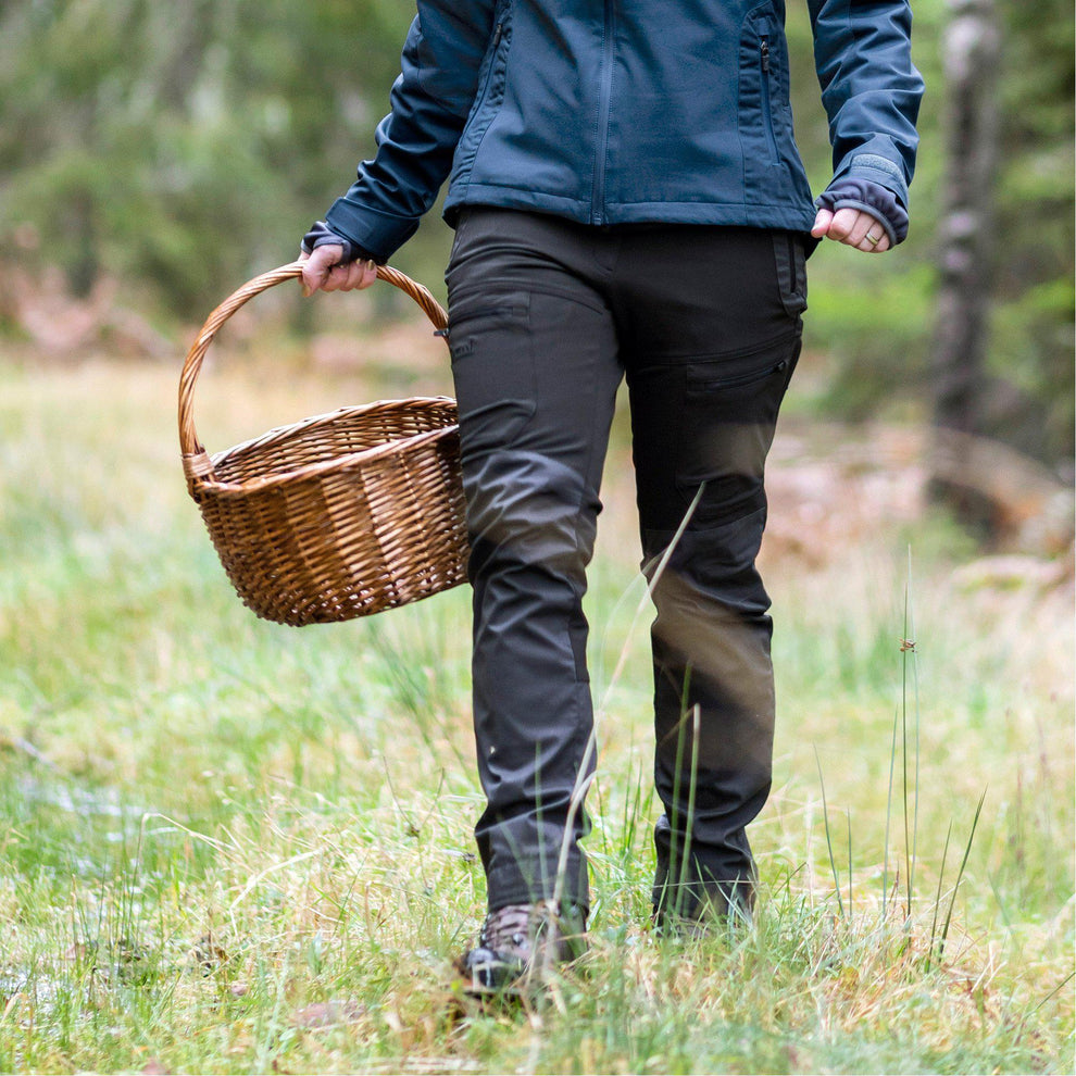 3302-407-40_Pinewood-Womens-Trousers-Finnveden-Hybrid-Extreme_Black-Dark-Anthracite