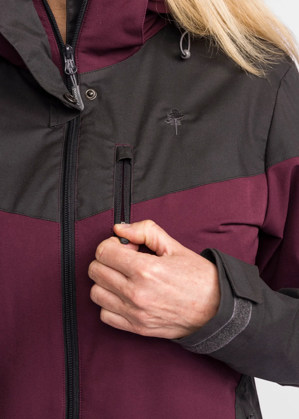 3303-582-20_Pinewood-Womens-Jacket-Finnveden-Hybrid_Plum-Dark-Anthracite