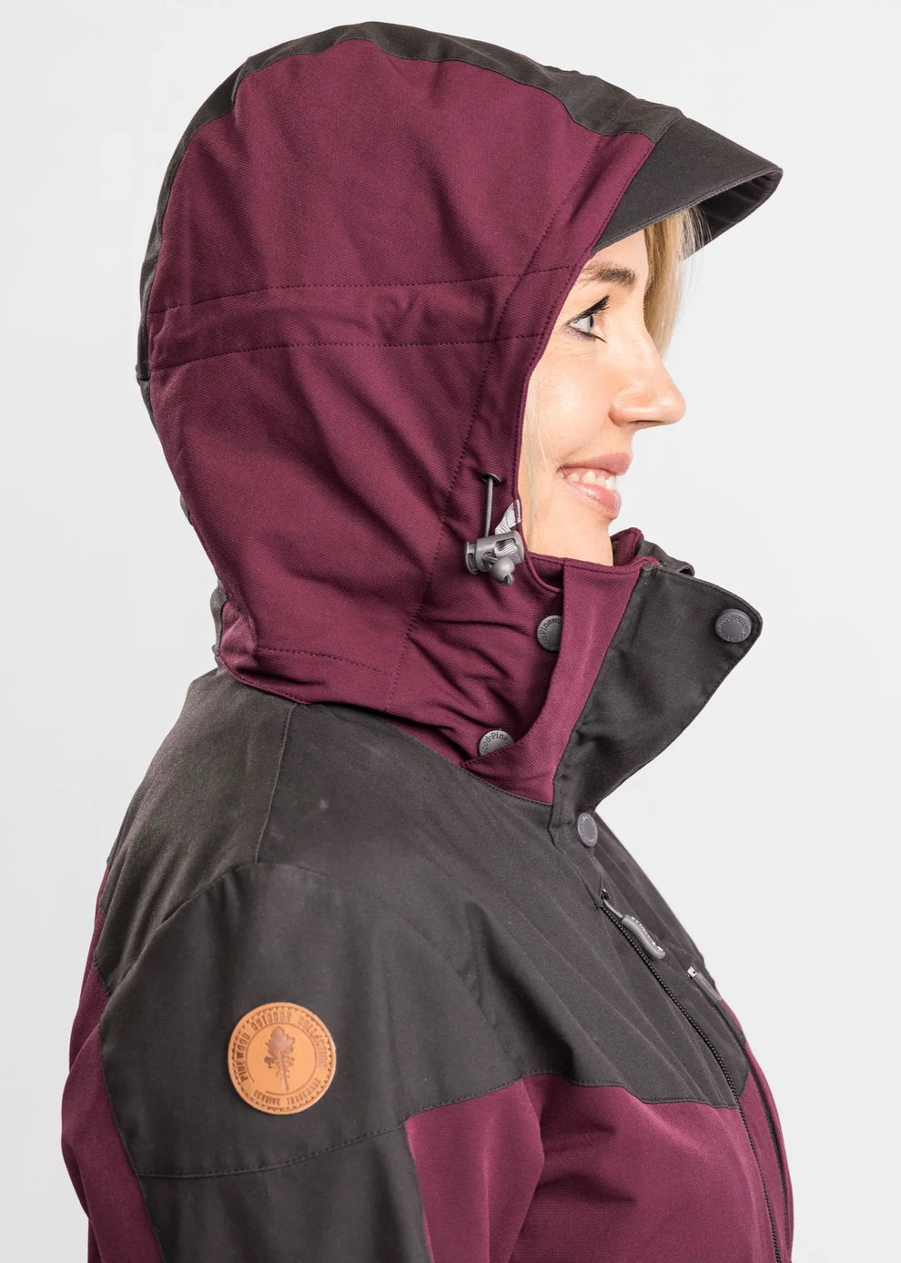 3303-582-21_Pinewood-Womens-Jacket-Finnveden-Hybrid_Plum-Dark-Anthracite