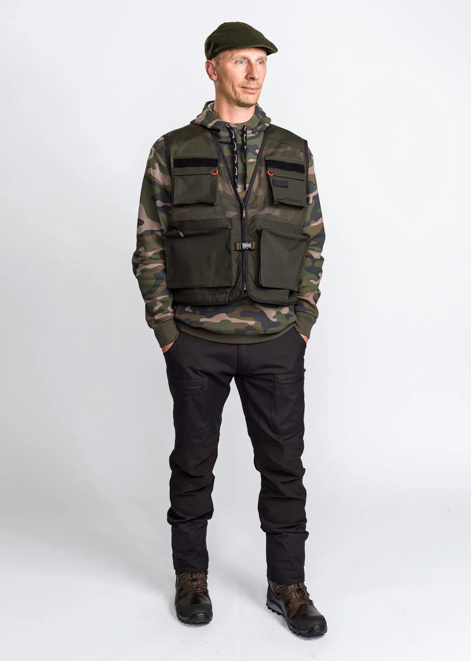 5059-103-60_Pinewood-Vest-Active-Fishing_Dark-Green