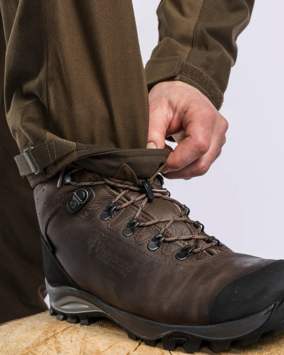 5771-242-23_Pinewood