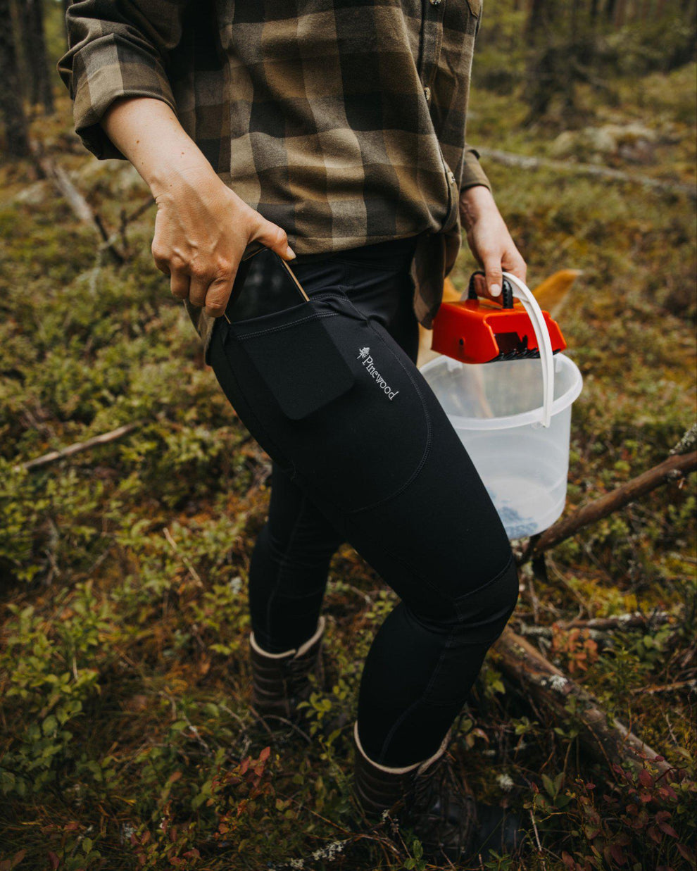 7579-400-40_Pinewood