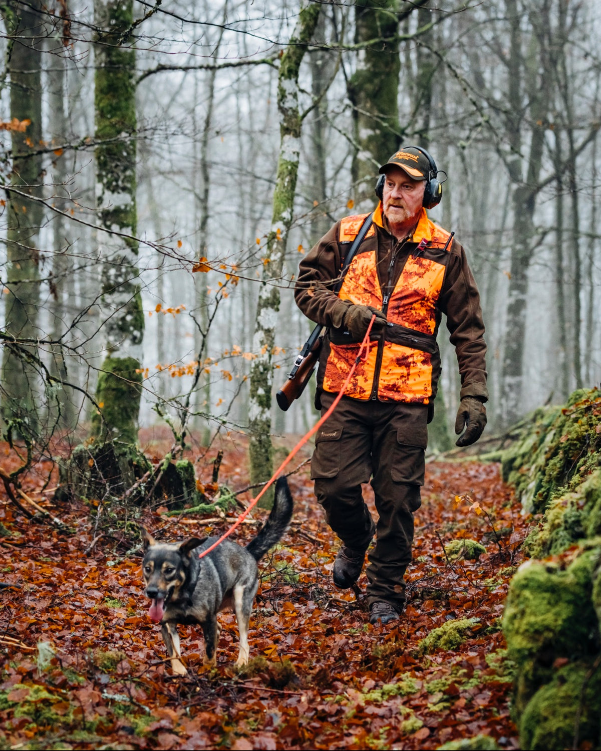 Optimal hunting attire for dog handlers - Pinewood