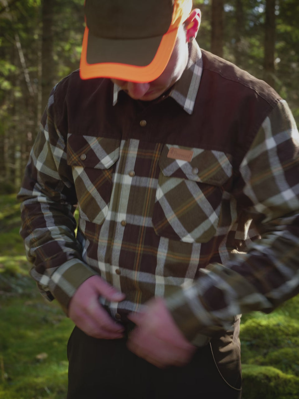 9436-733-pinewood-douglas-shirt-m-s-olivegreen-cr-white_3x4_Pinewood.mp4